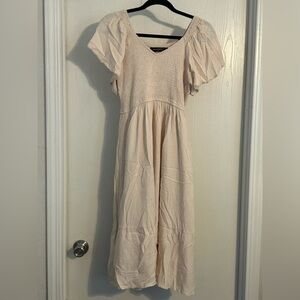 Merokeety beautiful linen colored Vneck smocked flutter sleeve dress M
